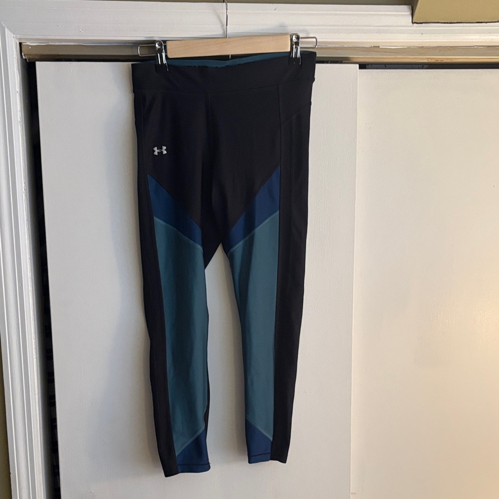 Under Armour Black and Teal cropped Leggings